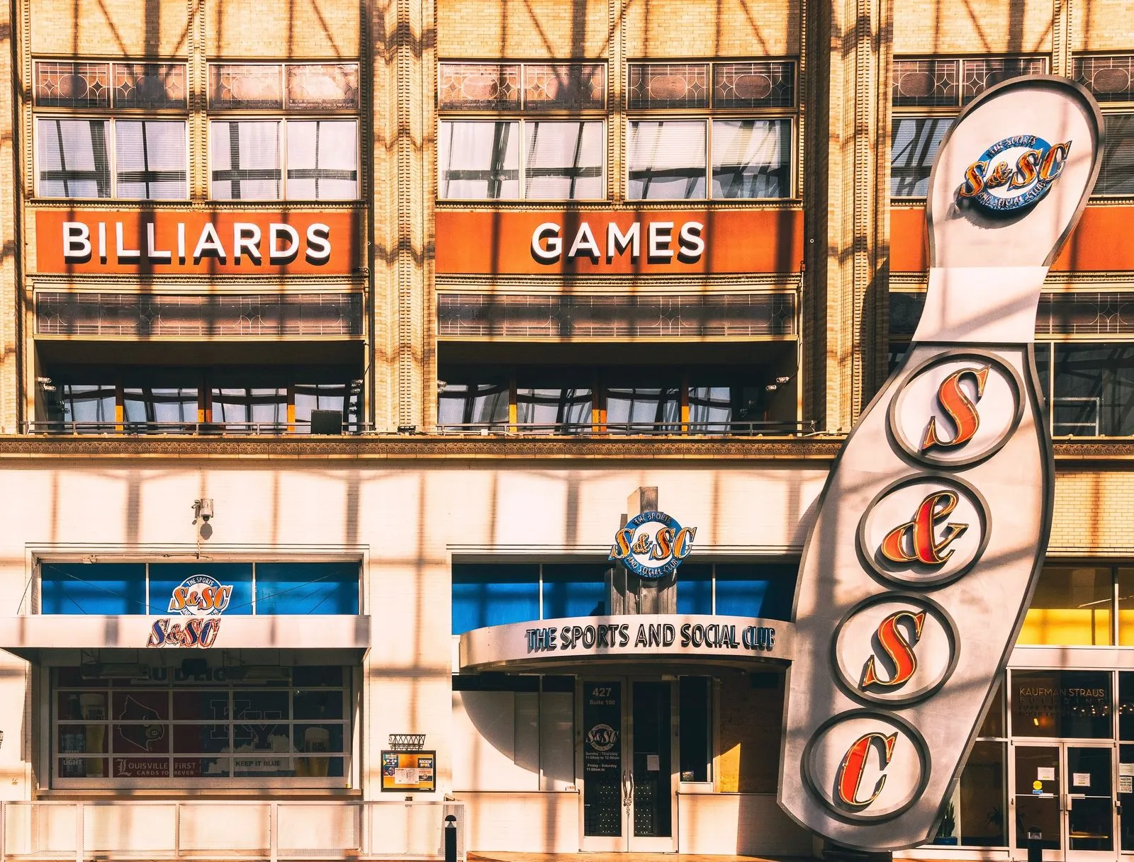 How to Choose Storefront Window Graphics